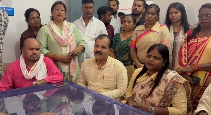मीना बाजार के लिए घूस मांगने का दावा : सरगुजा की सियासत में मचा बवाल, मेयर ने बताया साजिश हुई मिडिया के सामने हुई भाऊक