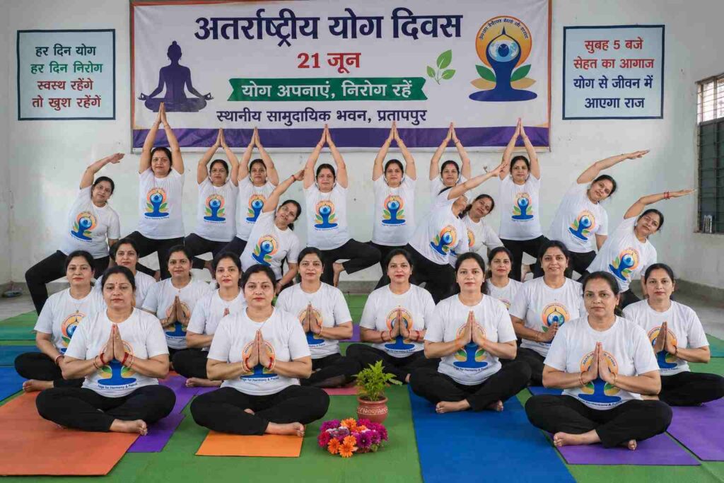 सूरजपुर : सिर्फ योग दिवस नहीं… योग दिवस पर सामने आई प्रतापपुर की अनोखी तस्वीर, योग को बनाया जीवन का अभिन्न हिस्सा, रोज सुबह 5 बजे जुटती हैं सैकड़ों महिलाएं…
