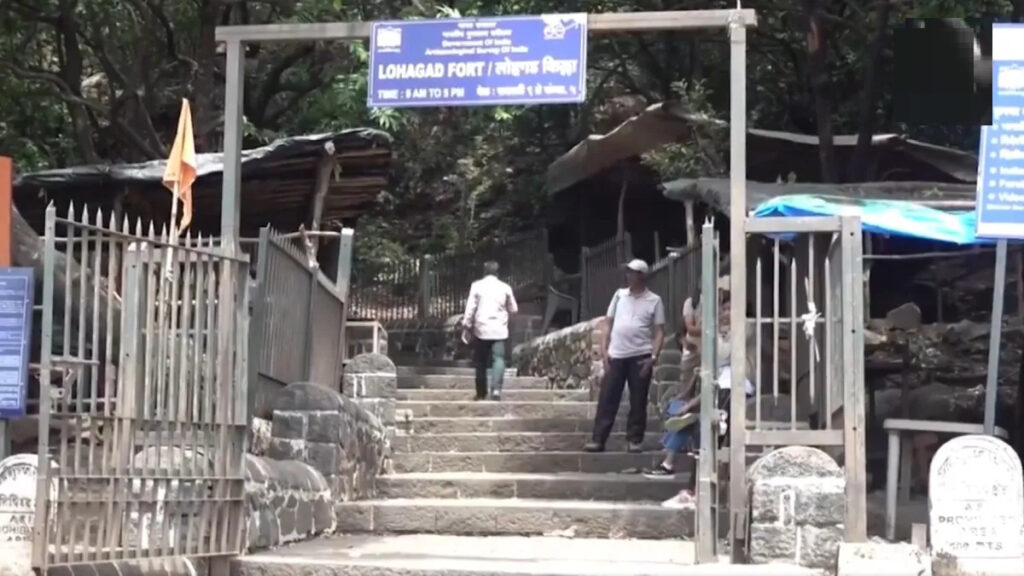 Pune Murder Case : सिया गोयल के साथ घटनास्थल पहुंची पुलिस, चेतन की बाइक और हेडफोन जब्त