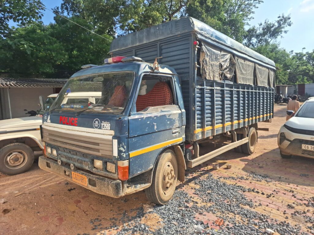 बलरामपुर: 48 लाख की क्षतिपूर्ति राशि नहीं मिलने पर पुलिस का कैदी वाहन कुर्क, न्यायालय के आदेश से प्रशासन में हड़कंप..