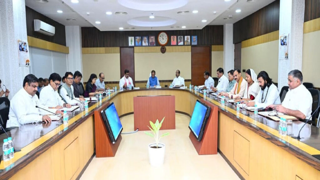 CG Cabinet Meeting : साय कैबिनेट में बड़े फैसलों की उम्मीद, विकास और योजनाओं को लेकर मंथन जारी