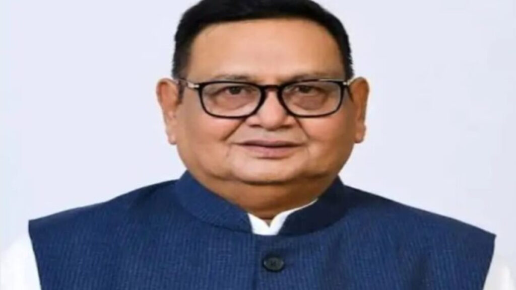 CG NEWS : 3 घोटालों के आरोपी रामगोपाल अग्रवाल ने किया सरेंडर, 3 साल बाद EOW के सामने पहुंचे