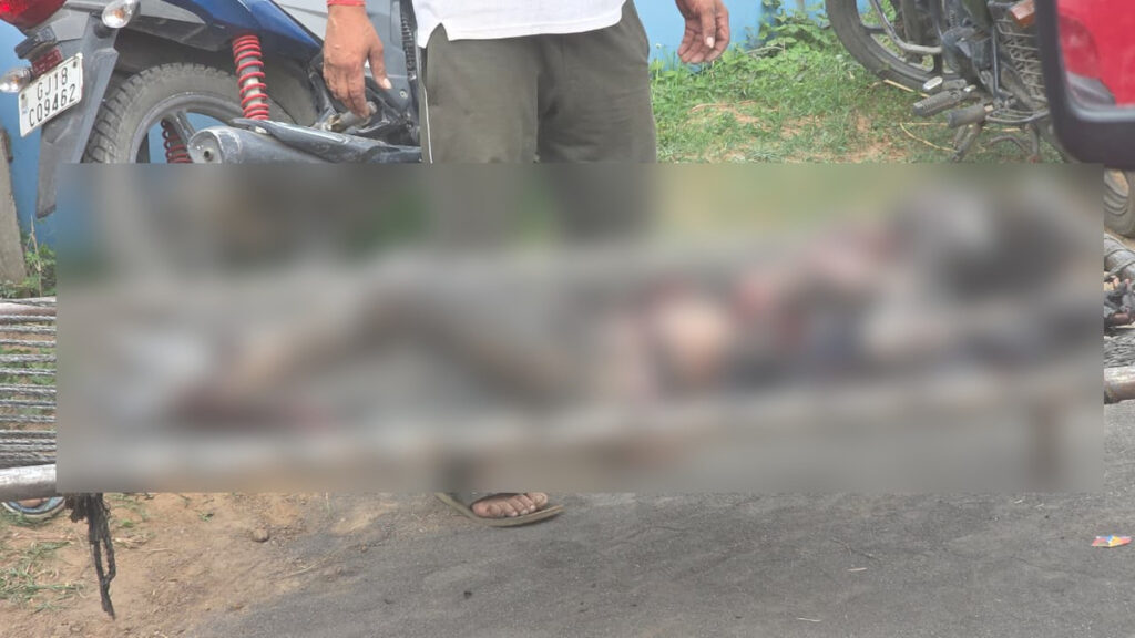 Ahmedabad Blast News : अवैध पटाखा फैक्ट्री में जोरदार ब्लास्ट, कई लोग मलबे में दबे’ 8 की मौत, 15 घायल
