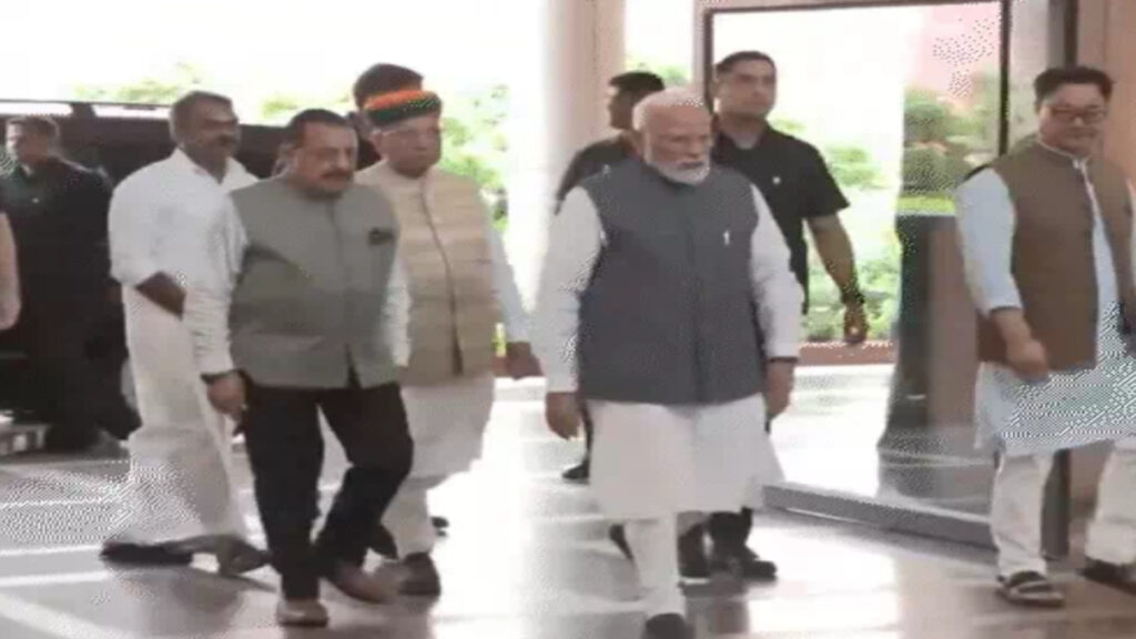 Parliament Monsoon Session Day 2: NEET पेपर लीक पर विपक्ष का जोरदार प्रदर्शन, सदन नहीं चल सका
