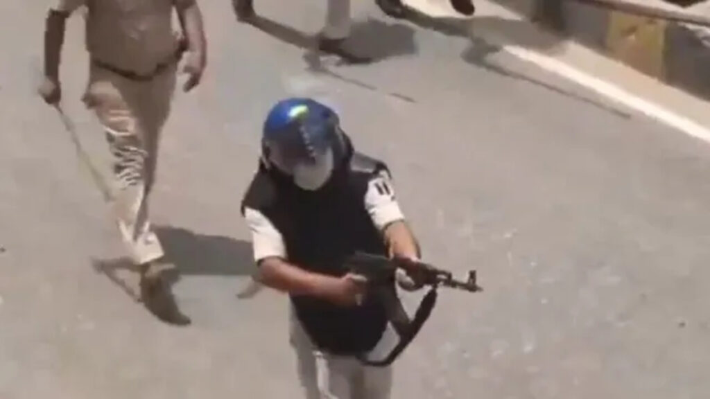 Bihar Bandh Siwan AK-47 Firing Suspension : बिहार पुलिस ने आरोपी सिपाही को किया सस्पेंड, रिपोर्ट का इंतजार