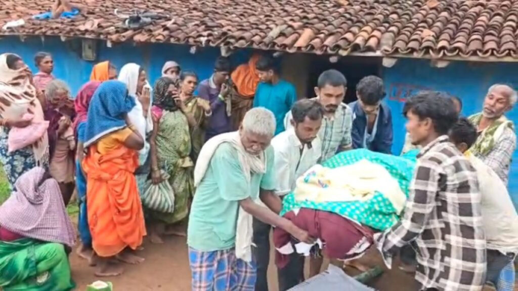 CG NEWS : मलेरिया ने ली एक और जान’ महिला की मौत के बाद ग्रामीणों का फूटा गुस्सा, एंबुलेंस सेवा पर सवाल