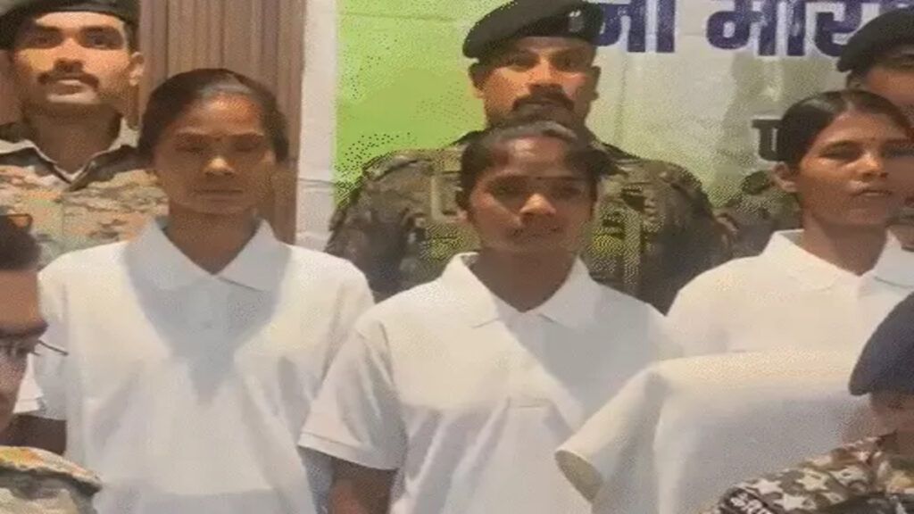 CG NEWS : सुरक्षा बलों को बड़ी सफलता’ मोस्ट वांटेड नक्सली मिसिर बेसरा गिरफ्त में, बीजापुर में 8 नक्सलियों ने भी किया सरेंडर