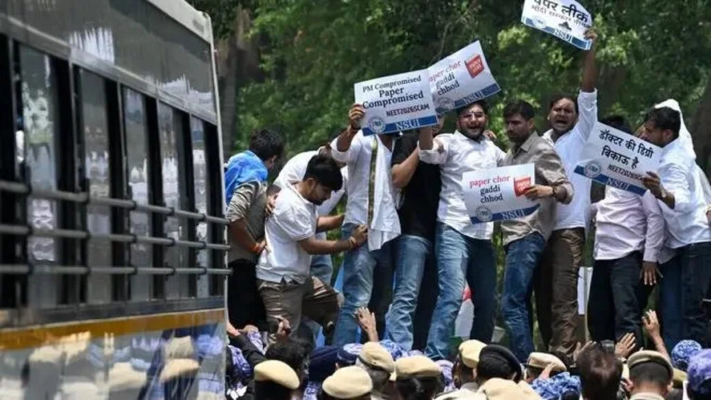 NEET-2026 पेपर लीक विवाद’ प्रदर्शन के बाद पुलिस का बड़ा एक्शन, सोशल मीडिया पर वायरल सामग्री की जांच शुरू