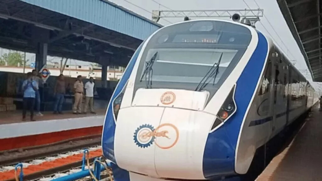 Indian Railways : वंदे भारत ट्रेन ने बचाई मरीज की जिंदगी, ढाई घंटे में सूरत से अहमदाबाद पहुंचाया धड़कता दिल