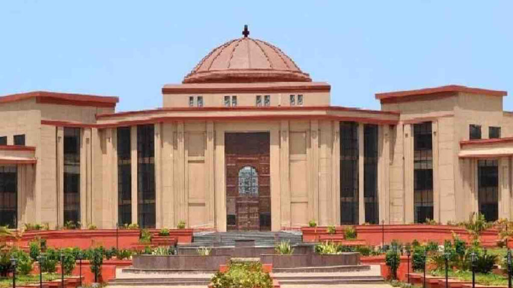 CG High Court : हाईकोर्ट ने स्पष्ट किया नियम, परिवार में सरकारी नौकरी होने पर अनुकंपा नियुक्ति का दावा खारिज