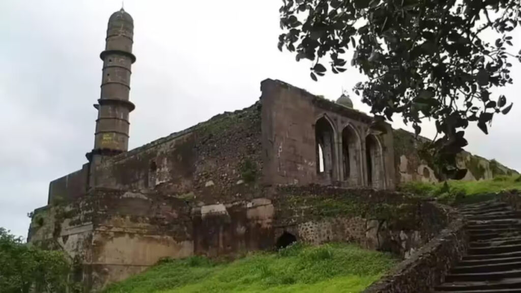 Sawan 2026 : महाभारत काल का रहस्यमयी मंदिर, मान्यता है आज भी यहां पूजा करने आते हैं अश्वत्थामा