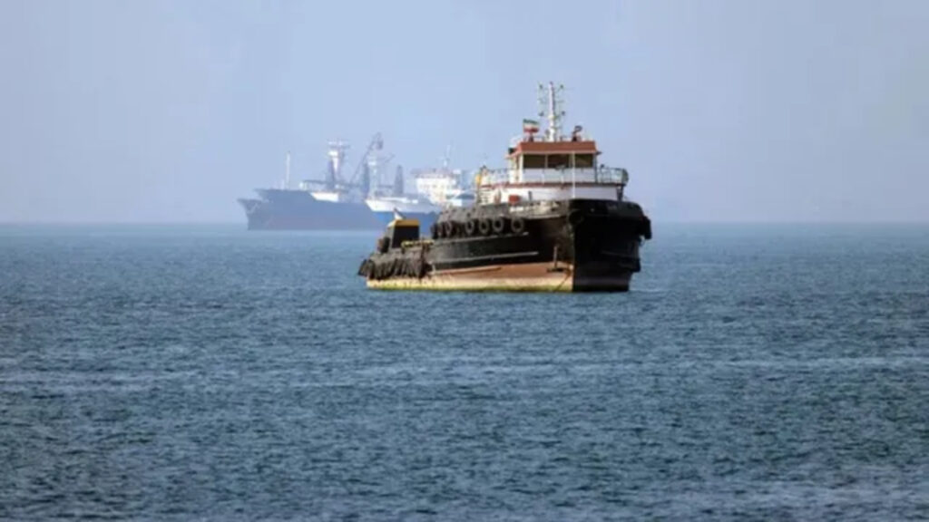 US-Iran Conflict : हमलों के बीच Hormuz Strait से रिकॉर्ड जहाजों की आवाजाही, Crude Oil में नहीं आई बड़ी गिरावट