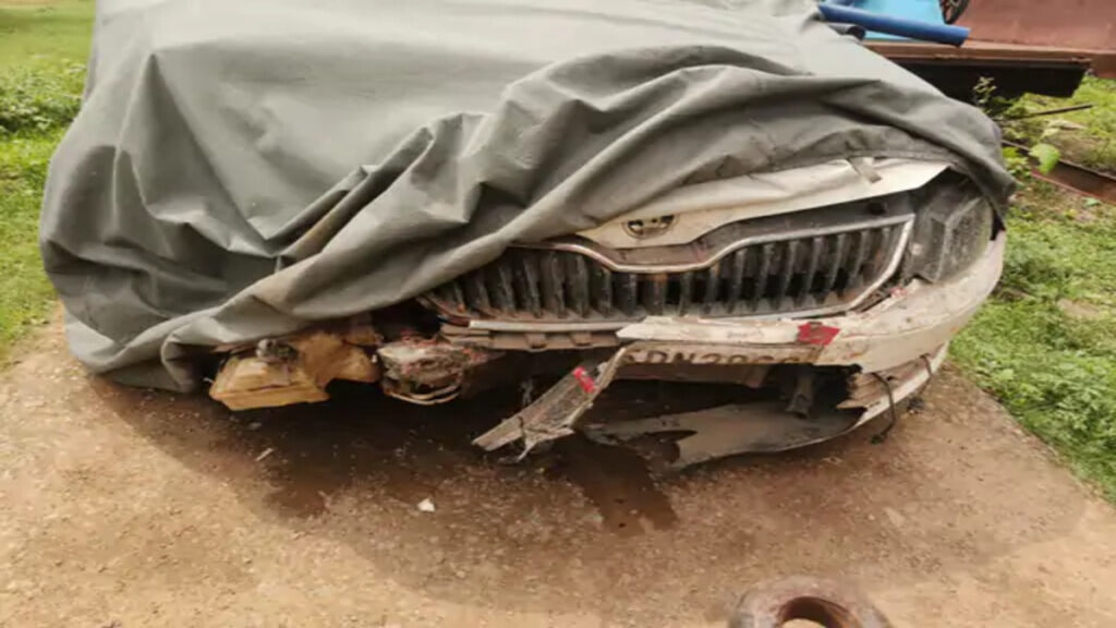 CG Road Accident : जन्मदिन समारोह से लौट रहे लोगों को कार ने कुचला, दो महिलाओं की मौत, ‘CMO’ लिखी कार मिलने से जांच तेज