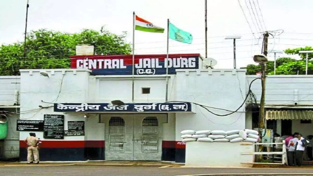 CG News : केंद्रीय जेल में मिली कई अनियमितताएं, कलेक्टर ने मांगा जवाब, जेल अधिकारी को थमाया नोटिस