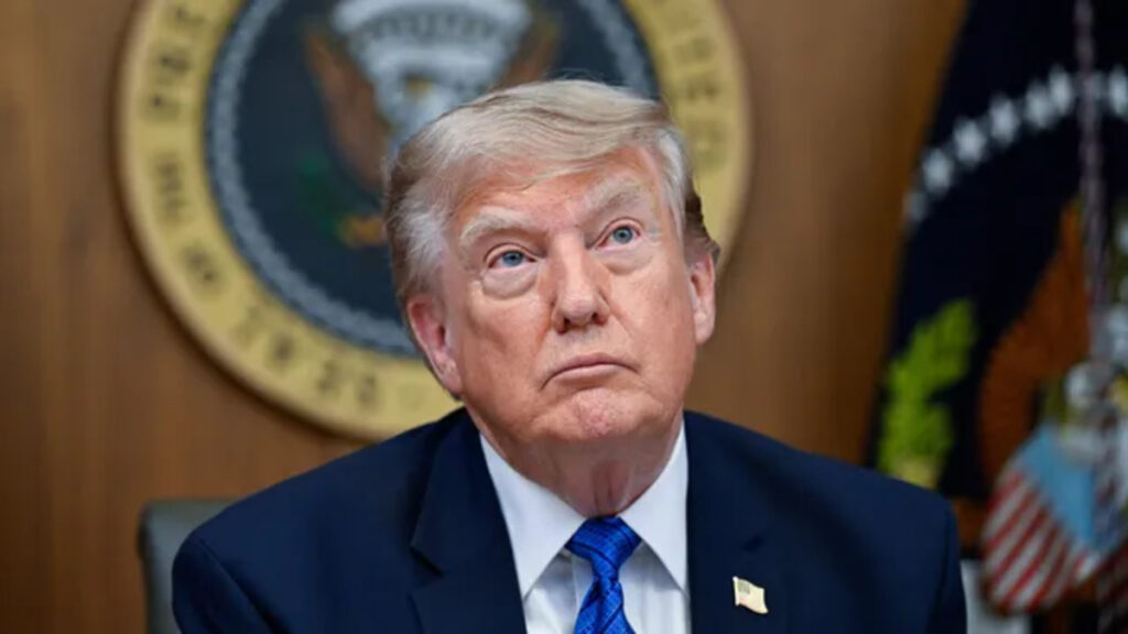 Donald Trump ईरान हमला टालने के दावे पर तंज: होर्मुज स्ट्रेट पर ईरान का इनकार, मीडिया ने उड़ाया मजाक