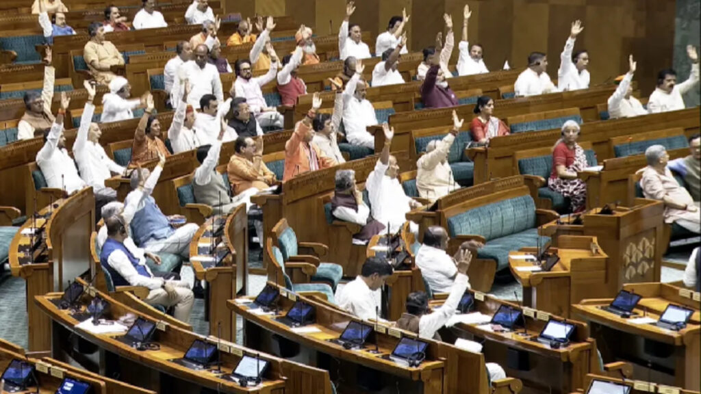 Parliament Monsoon Session : लोकसभा 2 बजे तक स्थगित, राहुल गांधी-किरेन रिजिजू की बैठक से गतिरोध खत्म होने की उम्मीद