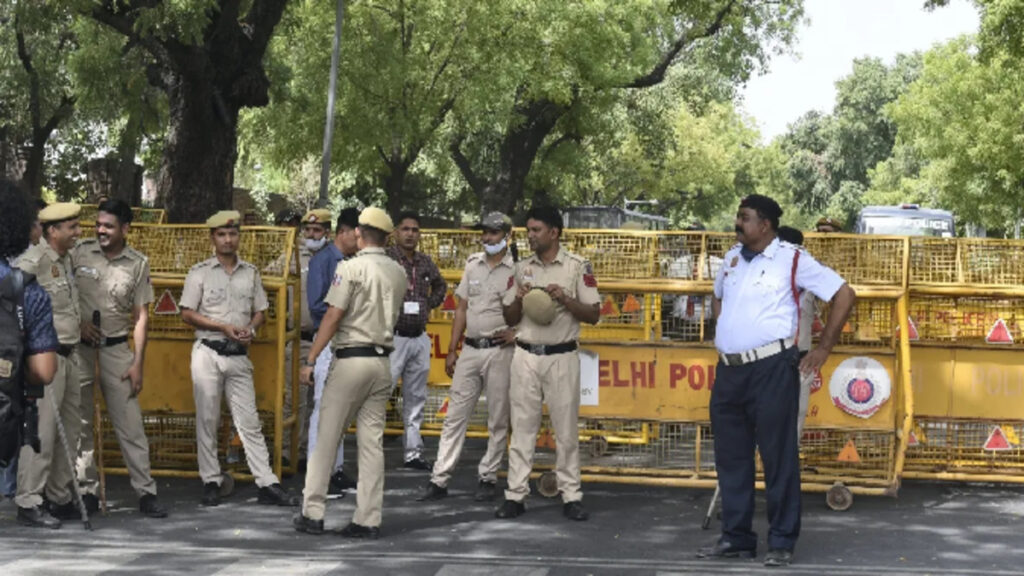 Delhi High Alert Before Independence Day : स्वतंत्रता दिवस से पहले लुटियंस दिल्ली में विशेष सुरक्षा ब्लूप्रिंट लागू, हर वाहन की होगी जांच
