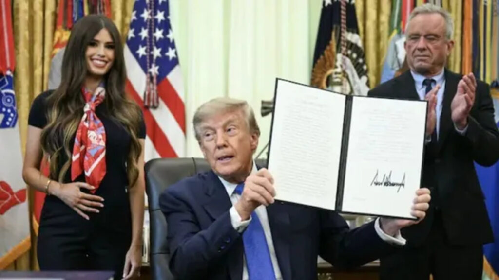 Trump Viral Video : ट्रंप को जगाने के लिए इलेक्ट्रिक शॉक? वायरल दावे पर जेमी ली फ्रैंकलिन का आया जवाब