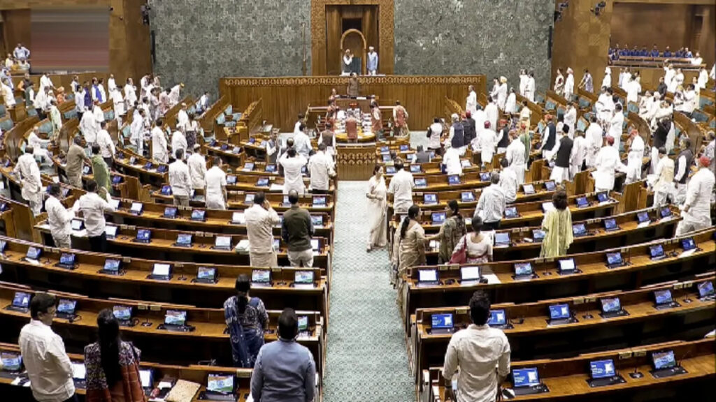 Parliament Monsoon Session : अमित शाह ने बढ़ाया चर्चा का हाथ, क्या आखिरी दिन टूटेगा संसद का गतिरोध?