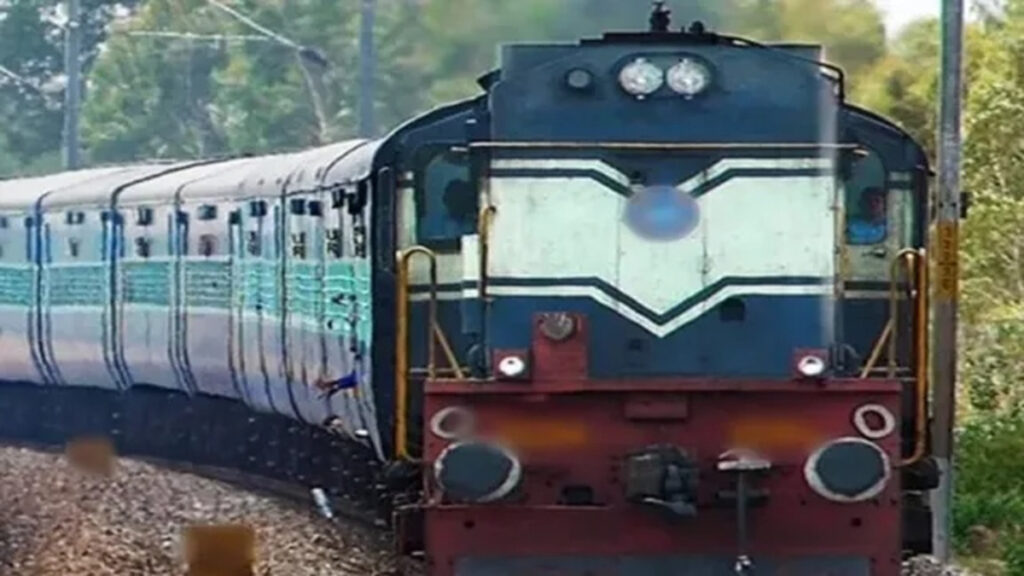 Railway Special Train : रेल यात्रियों को बड़ी राहत, प्रयागराज-विशाखापट्टनम स्पेशल ट्रेन का शेड्यूल जारी