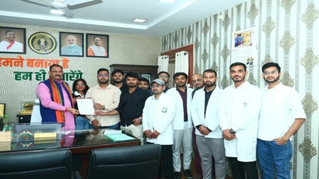 CG NEWS : स्वास्थ्य विभाग और इंटर्न डॉक्टरों में बनी सहमति, 15 दिन बाद हड़ताल खत्म कर काम पर लौटेंगे चिकित्सक