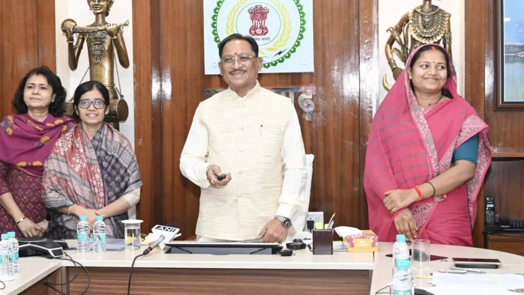 CG Mahtari Vandan Yojana : महतारी वंदन योजना की 30वीं किस्त जारी, महिलाओं के खातों में पहुंची ₹1000 की राशि