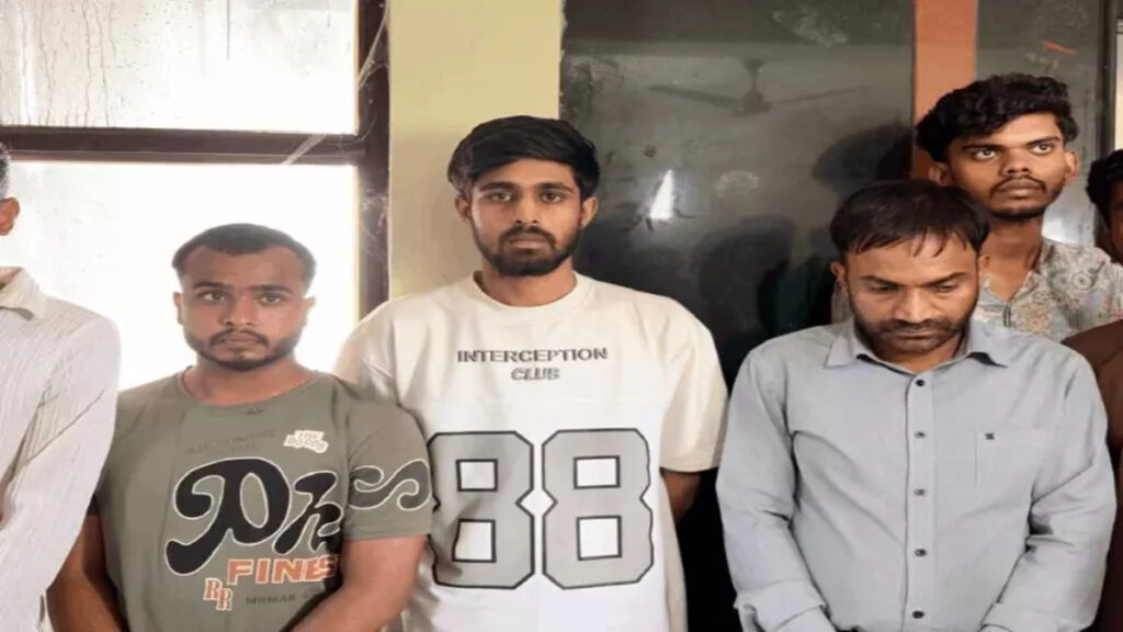 CG Paper Leak : पेपर लीक का अनोखा तरीका आया सामने, सुई से खोला लिफाफा और 11 हजार में किया सौदा