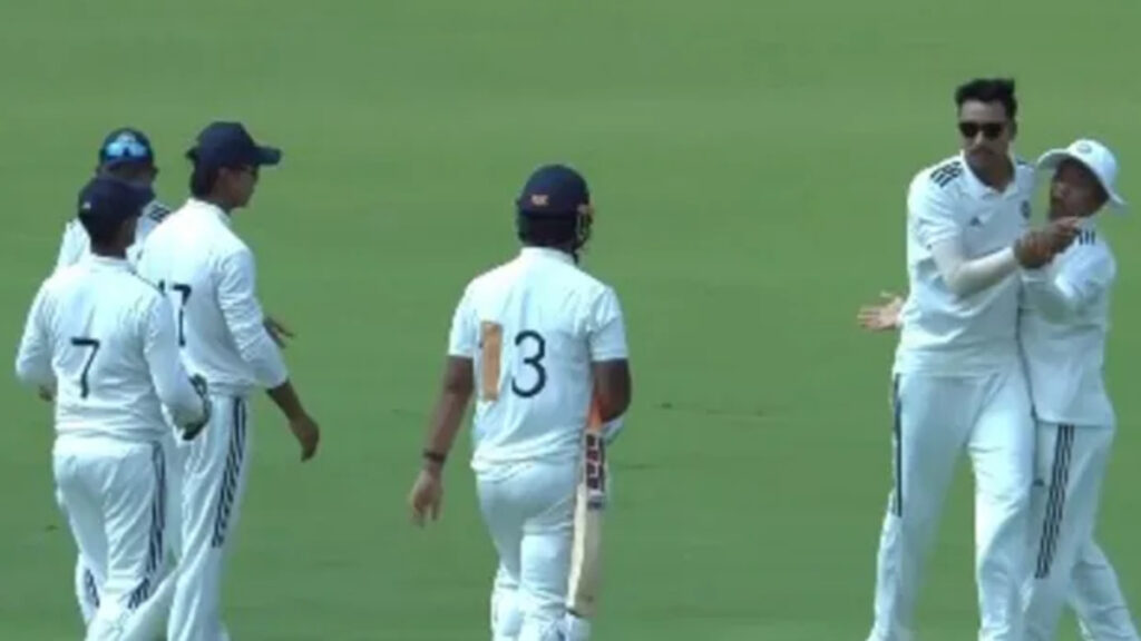 Vaibhav Suryavanshi Jersey Number : वैभव सूर्यवंशी की जर्सी पर क्यों लगा था टेप? छिपा था नंबर का एक अंक, मची चर्चा