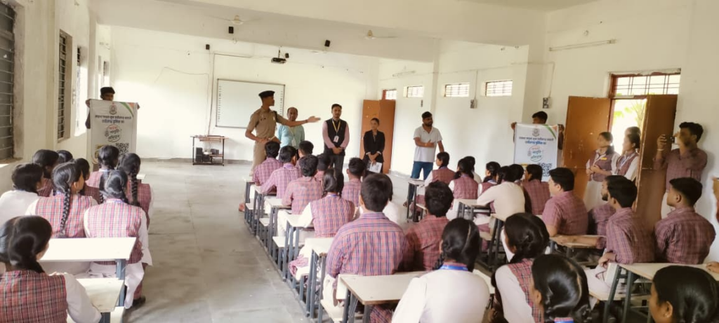 डीएवी विद्यालय में बच्चों को साइबर अपराध से बचाव की दी गई जानकारी
