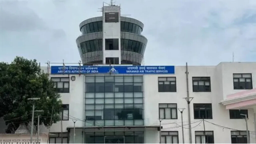 Varanasi Airport Firing : वाराणसी एयरपोर्ट पर लाइसेंसी पिस्टल से चली गोली, दो कर्मचारी घायल; यात्री हिरासत में