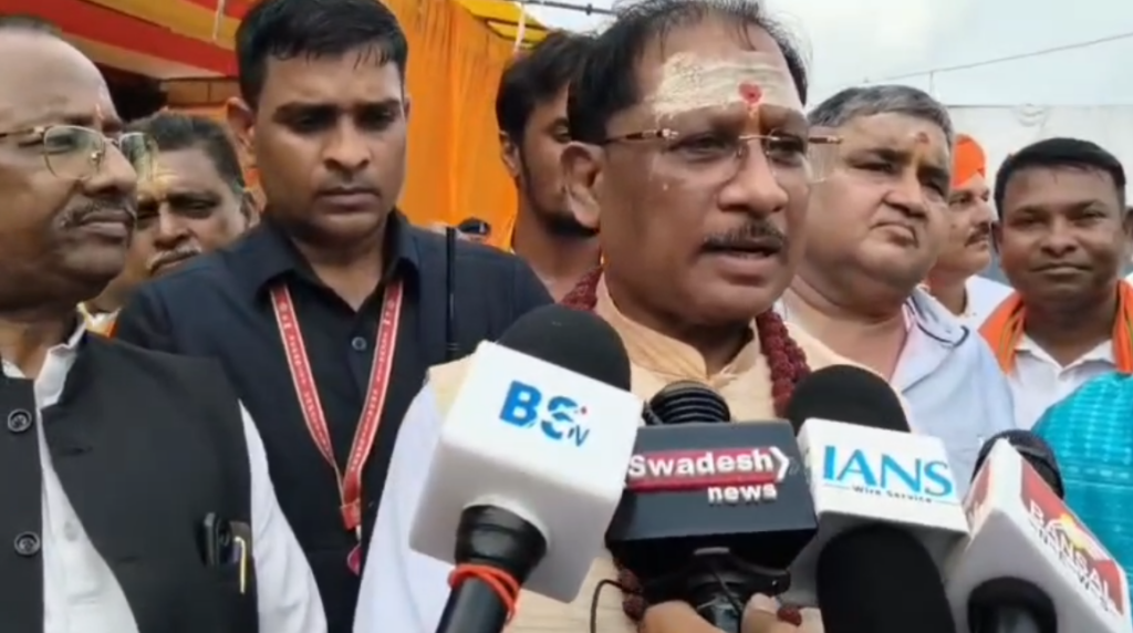 बलरामपुर पहुंचे CM विष्णुदेव साय, रुद्र महायज्ञ-शिव महापुराण कथा में हुए शामिल; प्रदेश की सुख-समृद्धि की कामना
