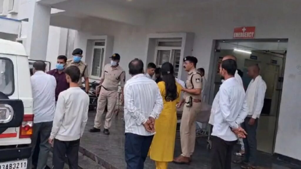 9 die after consuming toxic liquor in Sagar : सागर में जहरीली शराब से 9 लोगों की मौत, SP अनुराग सुजानिया समेत अफसर मौके पर पहुंचे