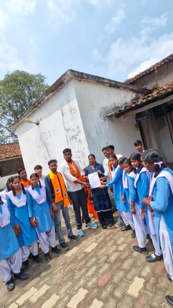 शिक्षा व्यवस्था की बदहाली के विरोध में अभाविप ने सौंपा ज्ञापन: 3 दिन में समस्याओं के समाधान की मांग, नहीं तो आंदोलन की चेतावनी